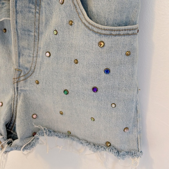 Levi’s Ribcage Studded Denim Shorts - Picture 6 of 8